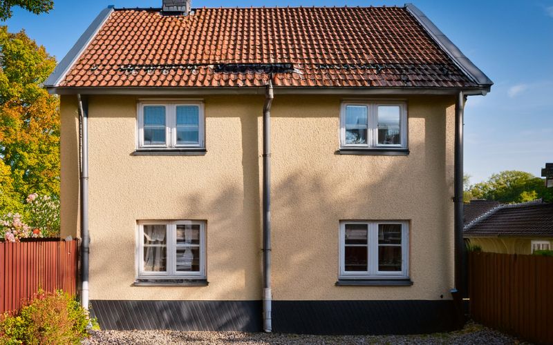 22. Ommontering byte av hangrannor stupror till villa 1