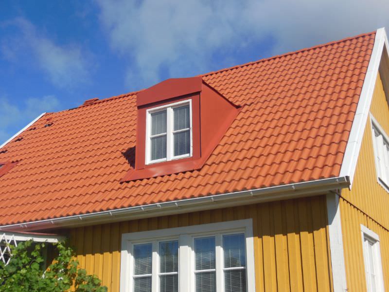 29. OmlaE295A0eggning av eternittak paE295A0e 2 planshus
