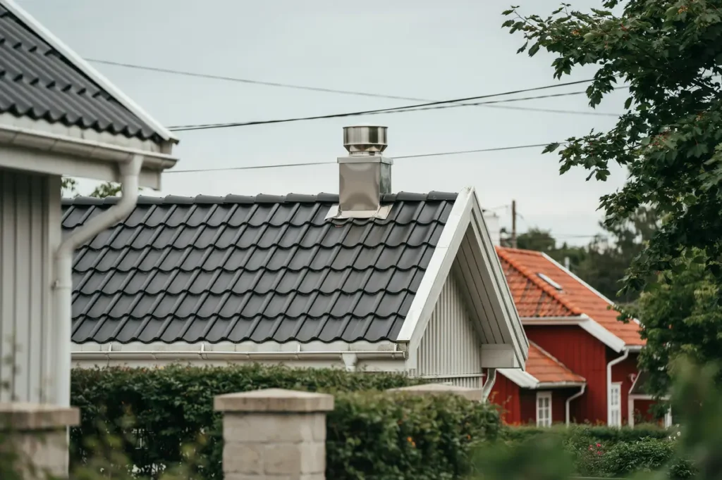 tillverkning och montering av skorstenshuv p villa i limhamn