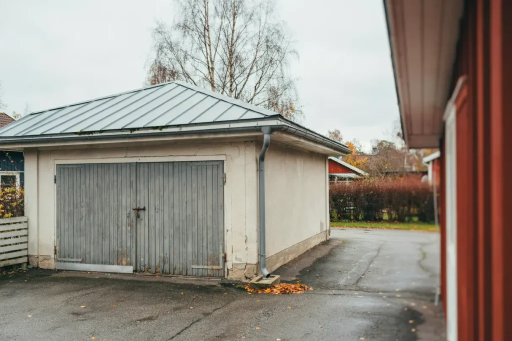 byte av h ngr nnor och stupr r p garage i pl t